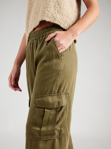 ONLY Loose fit Cargo trousers 'KENYA' in Green