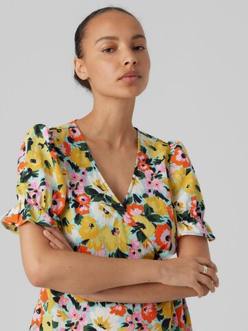 Vero Moda Petite - Blusa 'CARY OLIVIA' em amarelo