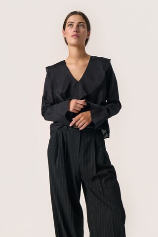 Chemisier 'Karolina' SOAKED IN LUXURY en noir : devant