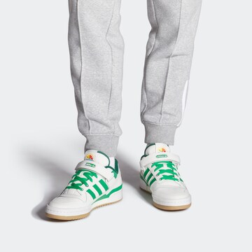 ADIDAS ORIGINALS - Sapatilhas baixas 'Forum' em branco