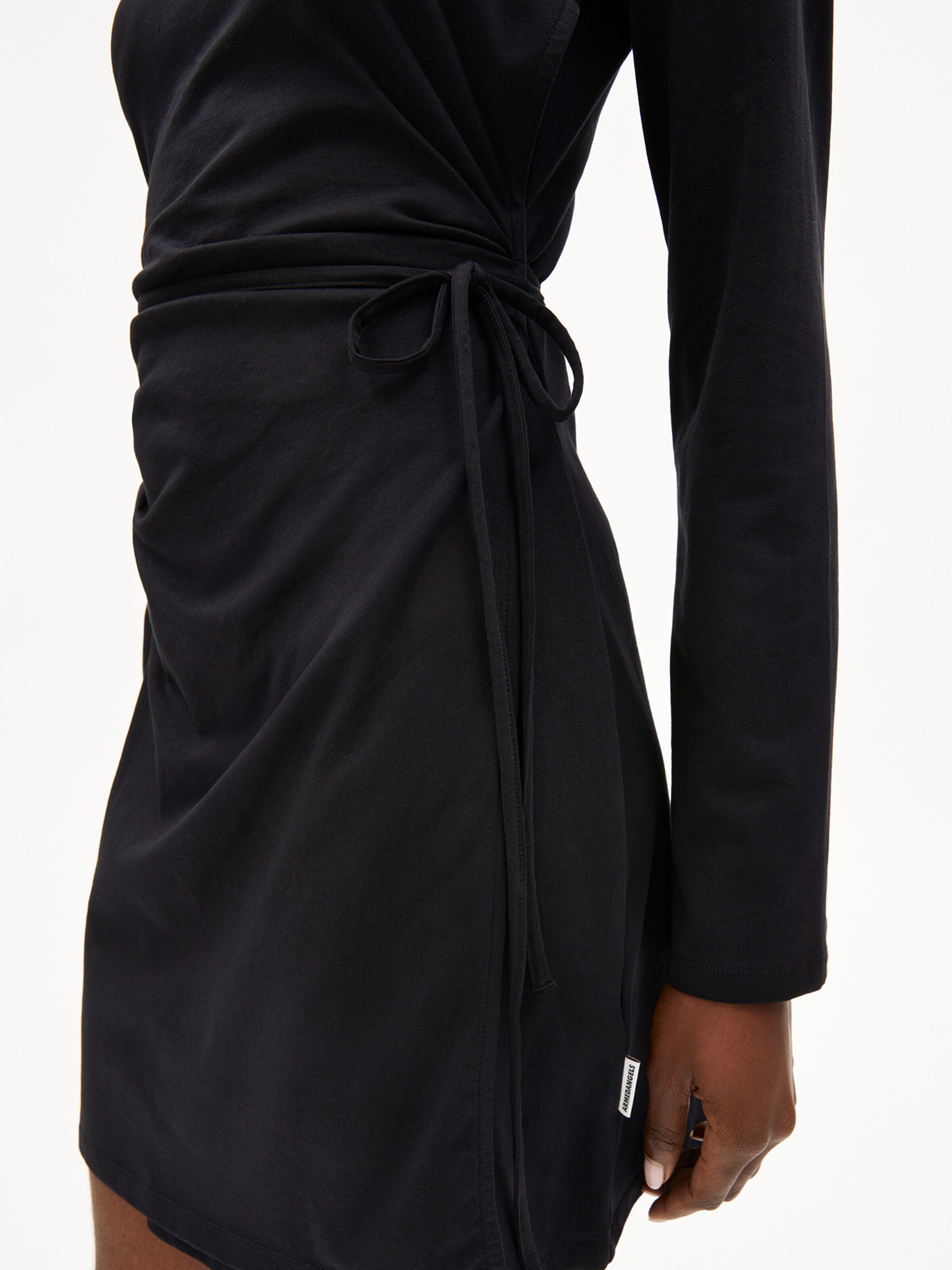 Robe ' CEETAA ' ARMEDANGELS en noir : devant