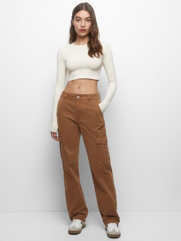 Pull&Bear Wide leg Cargo jeans in Brown: front