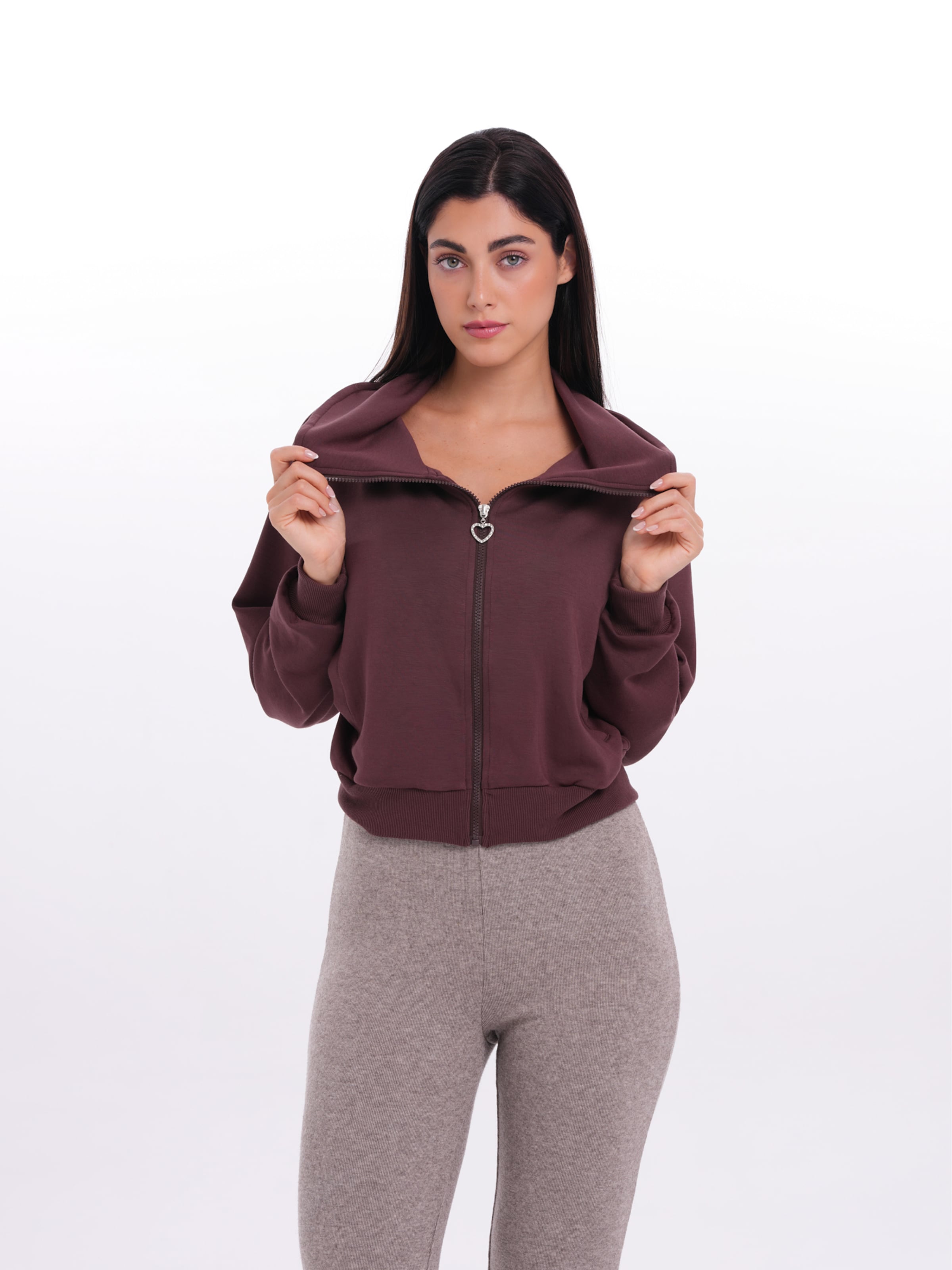 Veste de survêtement MYLAVIE by Sarah Harrison en marron : devant