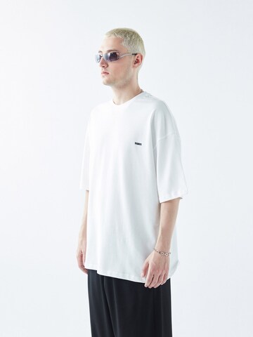 balts VAMOS CLO T-Krekls 'Hurst'