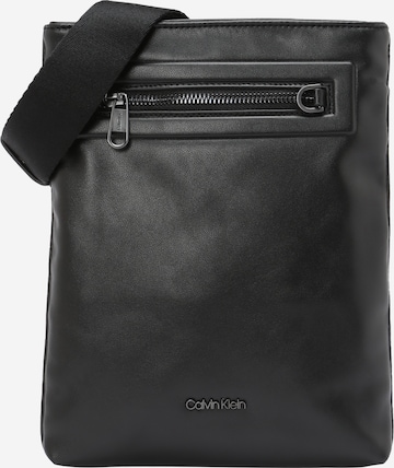 Calvin Klein Τσάντα ώμου σε μαύρο: μπροστά