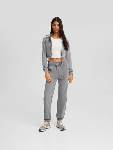 Bershka Tapered Hose in Grau