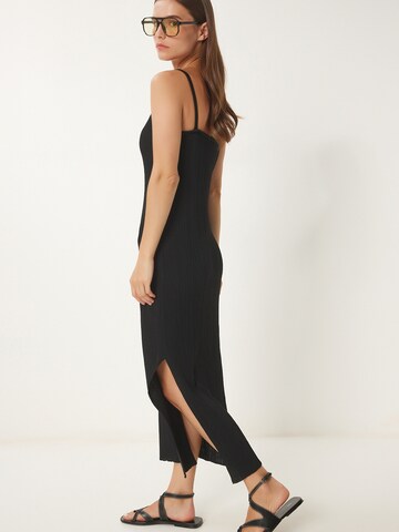 Rochie de la Happiness İstanbul pe negru