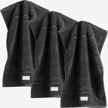 GANT Towel in Grey: front