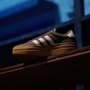 ADIDAS SPORTSWEAR Σνίκερ χαμηλό 'VL Court Bold' σε καφέ