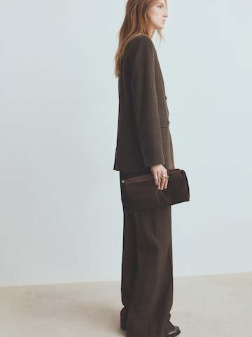 Tapered Pantaloni con piega frontale di MANGO in marrone