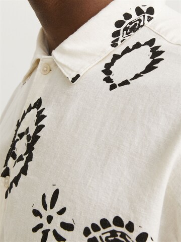 Coupe regular Chemise 'JORNoto' JACK & JONES en blanc