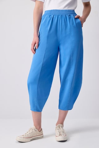 Touche Prive Tapered Trousers in Blue: front