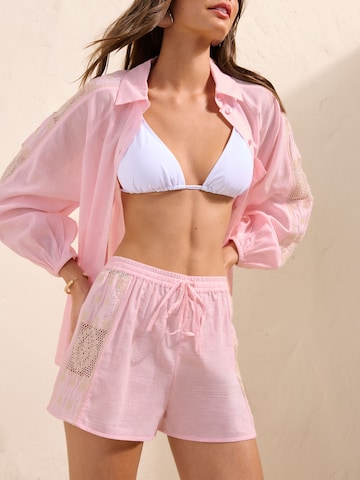 Friends Like These Regular Shorts in Pink