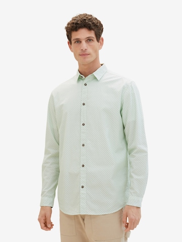 Coupe regular Chemise TOM TAILOR en vert : devant