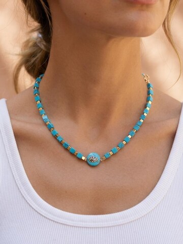 THE GEM STORIES JEWELRY - Cadena 'Turquoise Cubes Necklace with Fish Element' en azul