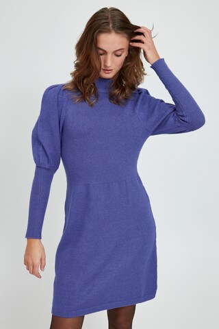 b.young Strickkleid 'NONINA' in Blau: Vorderseite
