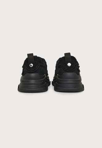 STEVE MADDEN Ниски маратонки 'Possess-H' в черно