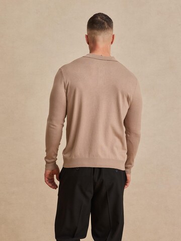 DAN FOX APPAREL Sweter 'Mirco' w kolorze brązowy