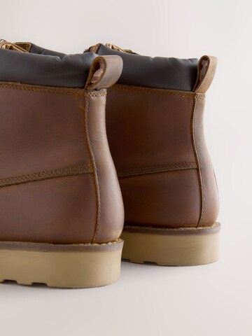 Boots stringati di Next in marrone