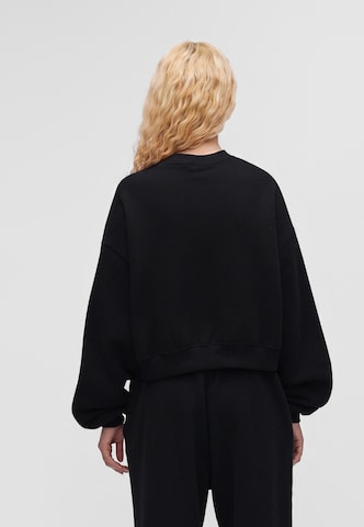 Nike SportswearSweater majica - crna boja