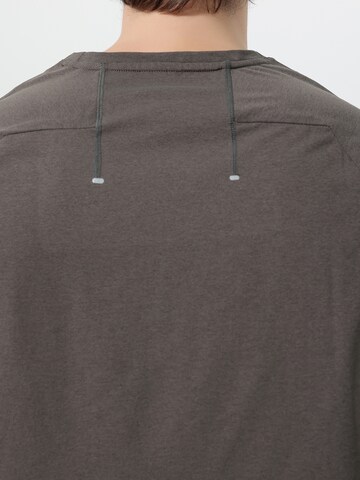 YOUTHUP Performance Shirt 'Trockenbahn' in Brown