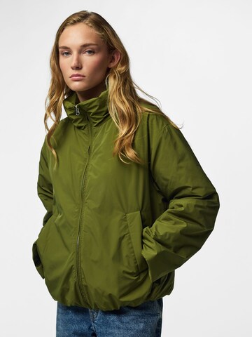 PIECES Between-season jacket in Green: front