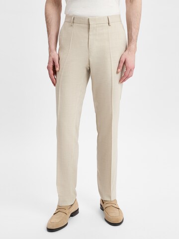 BOSS Regular Pleat-Front Pants 'Leon' in White: front