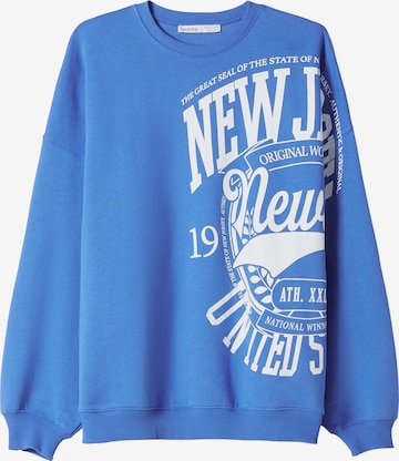 Bershka Sweatshirt in Blue: front