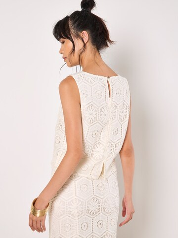 Apricot Top ' ' in White