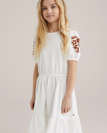 WE Fashion Платье в Белый