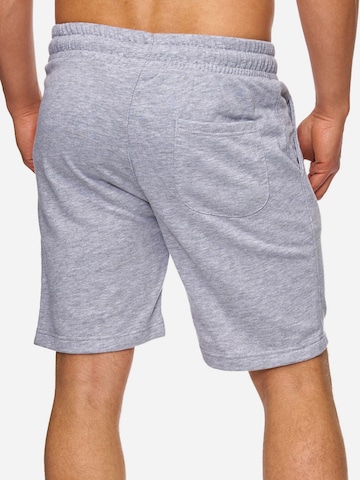 Regular Pantalon '17600' Tazzio en gris