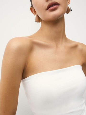 Next Top | bela barva