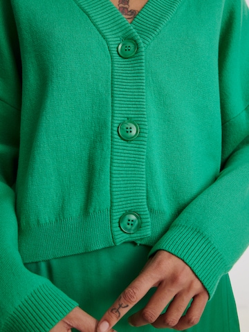 EDITED Gebreid vest 'Etta' in Groen