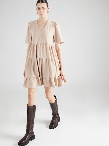 Trendyol - Vestido en beige: frente