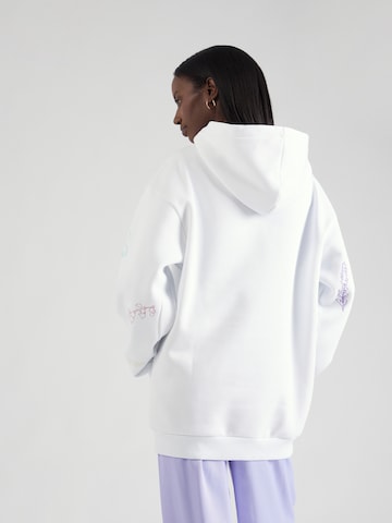 florence by mills exclusive for ABOUT YOU Sweatshirt 'Liv' i hvit