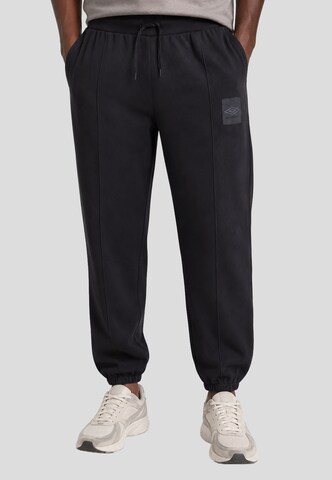 UMBRO - Tapered Pantalón en gris: frente