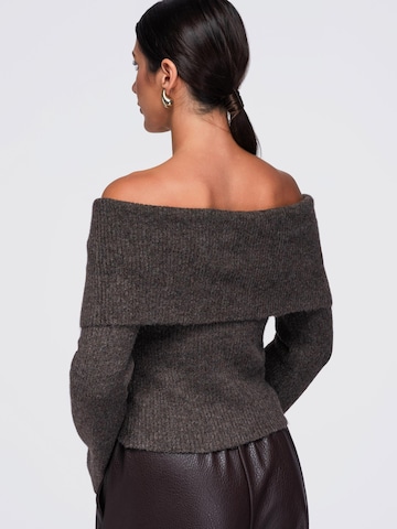 Pullover di Ombre in marrone