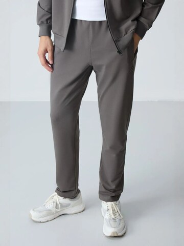 Tommy Life - Fato de jogging em cinzento