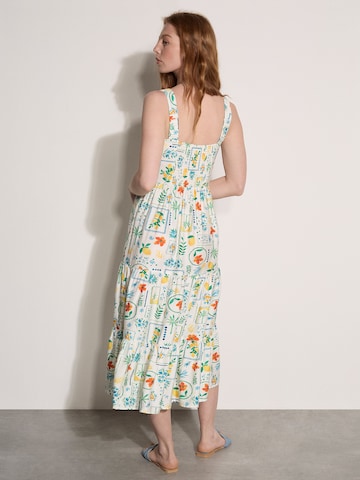 Robe ' ' Apricot en beige