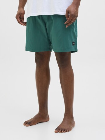 Jack & Jones Plus Plavecké šortky 'JPSTMaui' – zelená: přední strana