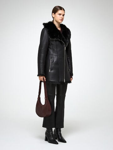 V S P Wintermantel 'Mallory' in Schwarz