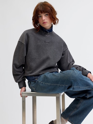 Sweat-shirt 'JXLIPPA' JJXX en gris