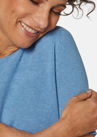 Goldner Pullover in Blau