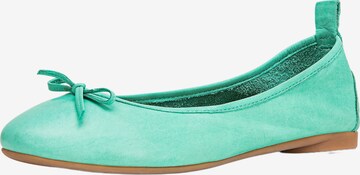 INUOVO Ballet Flats in Green: front