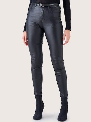 Camomilla Slim fit Traditional pants in Black
