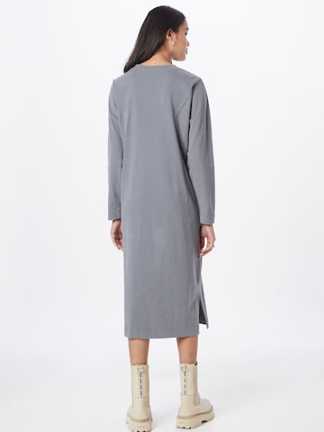 Esmé Studios - Vestido 'Nora' en gris