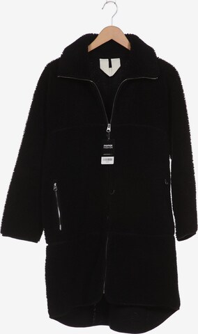 Arket Jacket & Coat in S in Black: front