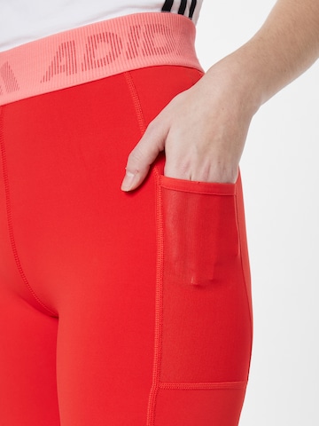ADIDAS SPORTSWEAR Skinny Športne hlače 'Techfit Badge Of' | rdeča barva