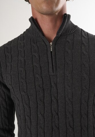 Felix Hardy Sweater in Grey