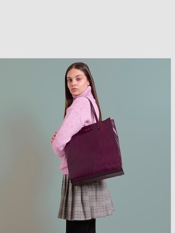 The Bridge Shopper in Black: front
